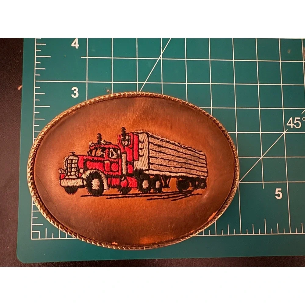 Vintage Embroidered Leather Belt Buckle – Red Semi-Truck‎ Design – Dated 1976 - Picture 4 of 4